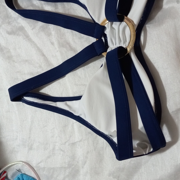 Bikini Swimsuit Top Navy Gold Ring Strap-Back 1-Piece M Removable Pads New - Picture 3 of 5